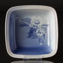 Potato Bowl Service Christmas Rose No. 576, Bing & Grondahl