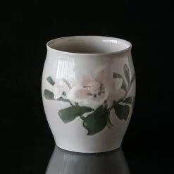 Vase Service Christmas Rose Light Colors No. 676, Bing & Grondahl
