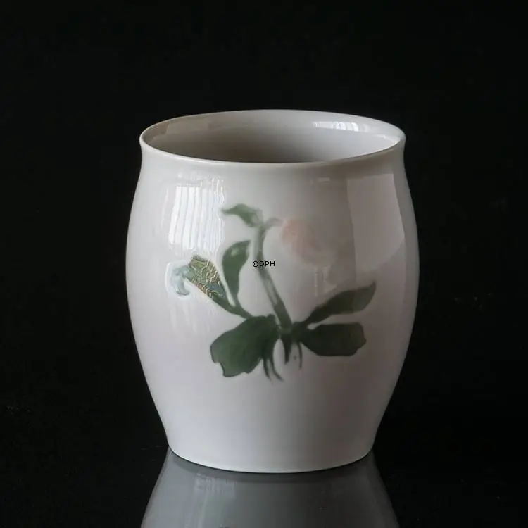 Vase Service Christmas Rose Light Colors No. 676, Bing & Grondahl 2 Vase Service Christmas Rose Light Colors No. 676, Bing & Grondahl - Image 2