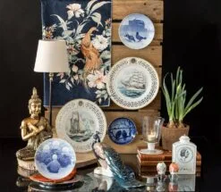 Pigeons In The Castle Court 1921, Bing & Grondahl Christmas Plate -Fiesta Shop BX1921 b