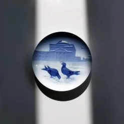 Pigeons In The Castle Court 1921, Bing & Grondahl Christmas Plate -Fiesta Shop BX1921 c