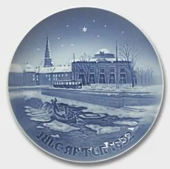 Old Copenhagen Canals At Wintertime, Thorvaldsen Museum 1952, Bing & Grondahl Christmas Plate