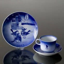 The Story Of The Year - 1983 Desiree Hans Christian Andersen Christmas Plate, Cake Plate -Fiesta Shop DX1983 b