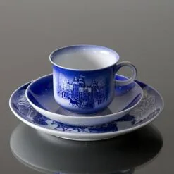 Rosenborg Castle - 1990 Desiree Hans Christian Andersen Christmas Plate, Cake Plate -Fiesta Shop DX1990 c