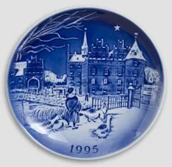Everything In Its Right Place - 1995 Desiree Hans Christian Andersen Christmas Plate, Cake Plate