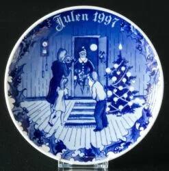 1997 Porsgrund Christmas Plate, Here Comes Santa Claus