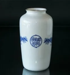 1976 Ravn Christmas Vase In The Series "Swedish Christmas" -Fiesta Shop RAJV1976 b