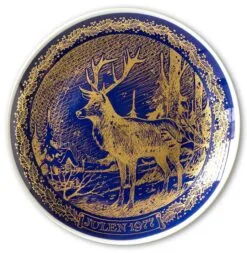 1977 Ravn Cobalt Blue Christmas Plate Red Deer