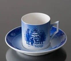 1979 Royal Copenhagen Christmas Cup, Choosing The Christmas Tree