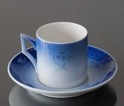 1980 Royal Copenhagen Christmas Cup, Bringing Home The Christmas Tree -Fiesta Shop RK1980 d