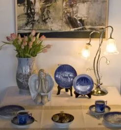 1980 Royal Copenhagen Christmas Cup, Bringing Home The Christmas Tree -Fiesta Shop RK1980 e