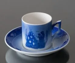 1981 Royal Copenhagen Christmas Cup, Admiring The Christmas Tree