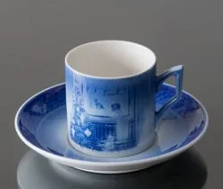 1982 Royal Copenhagen Christmas Cup, Awaiting Christmas