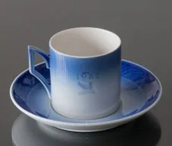 1982 Royal Copenhagen Christmas Cup, Awaiting Christmas -Fiesta Shop RK1982 d