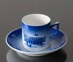 1992 Royal Copenhagen Christmas Cup, The Royal Coach