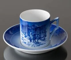 1994 Royal Copenhagen Christmas Cup, Christmas Shopping