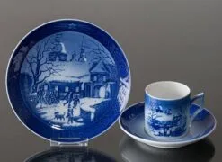 1995 Royal Copenhagen Christmas Cup, Christmas At The Manor House -Fiesta Shop RK1995 b