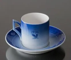 1996 Royal Copenhagen Christmas Cup, Lighting The Street Lamps -Fiesta Shop RK1996 c