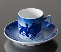 1998 Royal Copenhagen Christmas Cup, Welcome Home