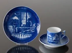 2001 Royal Copenhagen Christmas Cup, Watching The Birds -Fiesta Shop RK2001 b