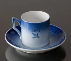 2001 Royal Copenhagen Christmas Cup, Watching The Birds -Fiesta Shop RK2001 c