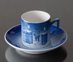 2003 Royal Copenhagen Christmas Cup, Chrismas Eve