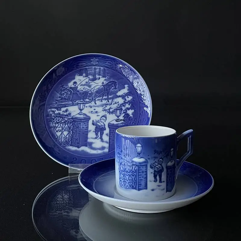 2003 Royal Copenhagen Christmas Cup, Chrismas Eve 3 2003 Royal Copenhagen Christmas Cup, Chrismas Eve - Image 3