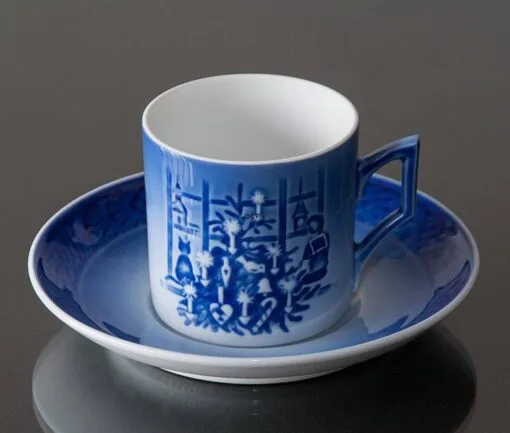 2011 Royal Copenhagen Christmas Cup, Waiting For Santa Claus -Fiesta Shop RK2011