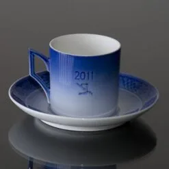2011 Royal Copenhagen Christmas Cup, Waiting For Santa Claus -Fiesta Shop RK2011 a