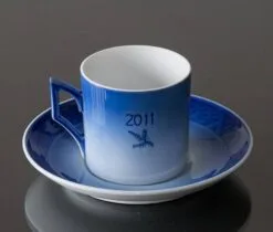 2011 Royal Copenhagen Christmas Cup, Waiting For Santa Claus -Fiesta Shop RK2011 g