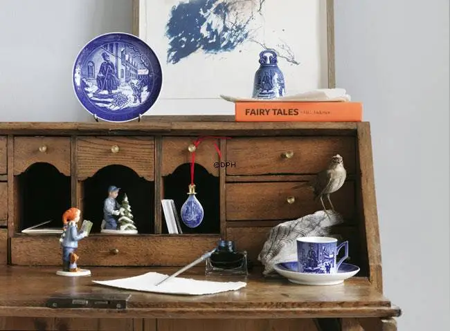 2014 Royal Copenhagen Christmas Cup, H. C. Andersen 2 2014 Royal Copenhagen Christmas Cup, H. C. Andersen - Image 2