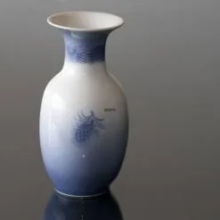 Royal Copenhagen Christmas Vase -Fiesta Shop RV1924 b