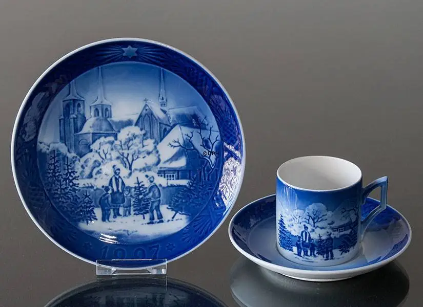 Roskilde Cathedral 1997, Royal Copenhagen Christmas Plate 2 Roskilde Cathedral 1997, Royal Copenhagen Christmas Plate - Image 2