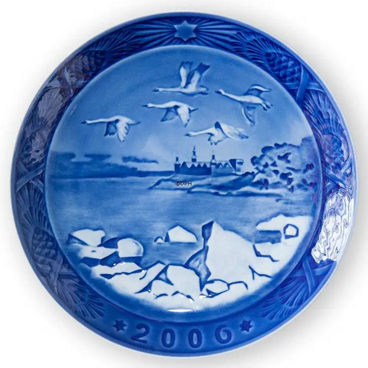 Kronborg Castle 2006, Royal Copenhagen Christmas Plate 2 Kronborg Castle 2006, Royal Copenhagen Christmas Plate - Image 2