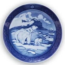 Christmas In Greenland With Polar Bears 2010, Royal Copenhagen Christmas Plate 7 Christmas In Greenland With Polar Bears 2010, Royal Copenhagen Christmas Plate -Fiesta Shop RX2010 c