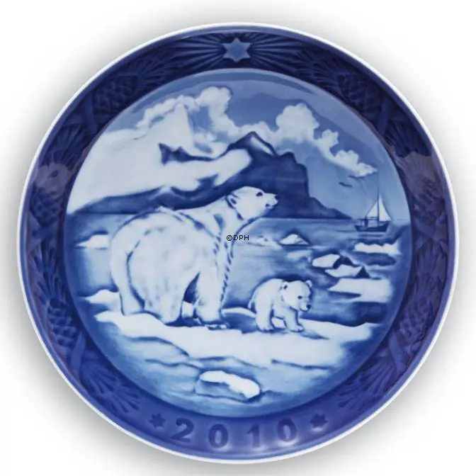Christmas In Greenland With Polar Bears 2010, Royal Copenhagen Christmas Plate 4 Christmas In Greenland With Polar Bears 2010, Royal Copenhagen Christmas Plate - Image 4