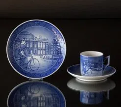 Ice Skating In Copenhagen 2016, Royal Copenhagen Christmas Plate -Fiesta Shop RX2016 b