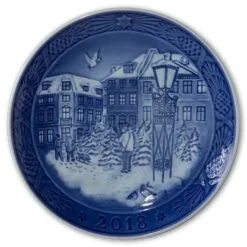 Christmas Tree Market, 2018 Royal Copenhagen Christmas Plate -Fiesta Shop RX2018 b