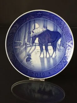 Meeting In The Field, 2019 Royal Copenhagen Christmas Plate -Fiesta Shop RX2019 d