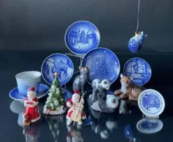 Frederiksborg Castle, 2022 Royal Copenhagen Christmas Plate -Fiesta Shop RX2022 f